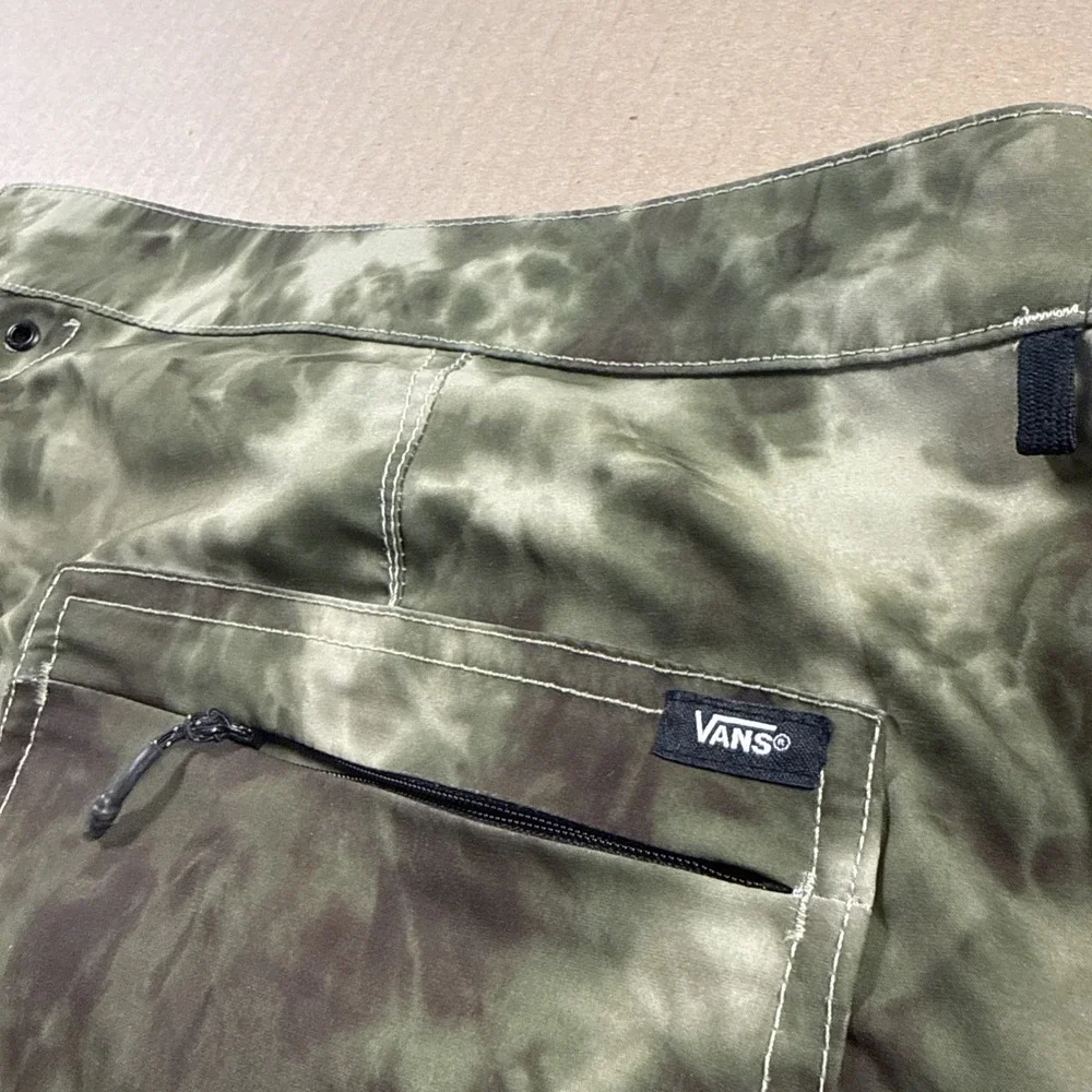Vans Shorts Mens Size 38, Green Cloud Dyed Voyage Swim Trunks Zip Pockets Hybrid